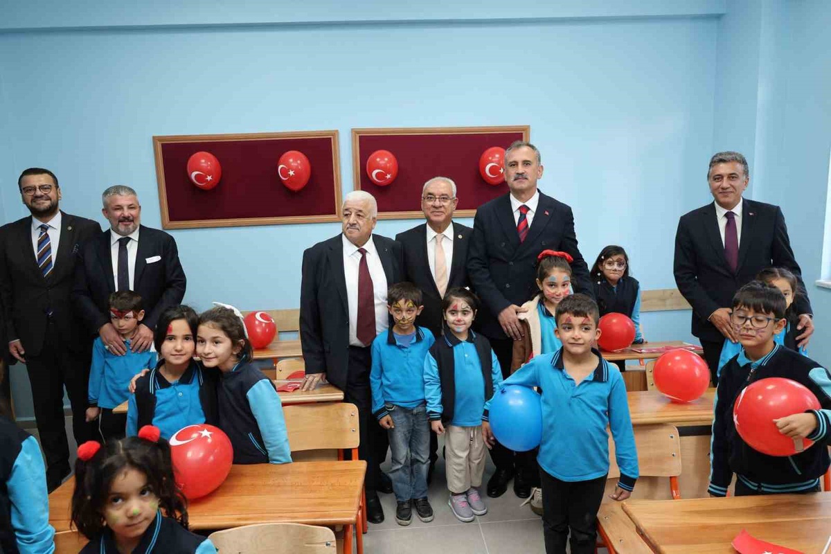 Ağrı Eleşkirt\'te ilkokul açıldı, aynı törenle kadın taziye evi hizmete girdi