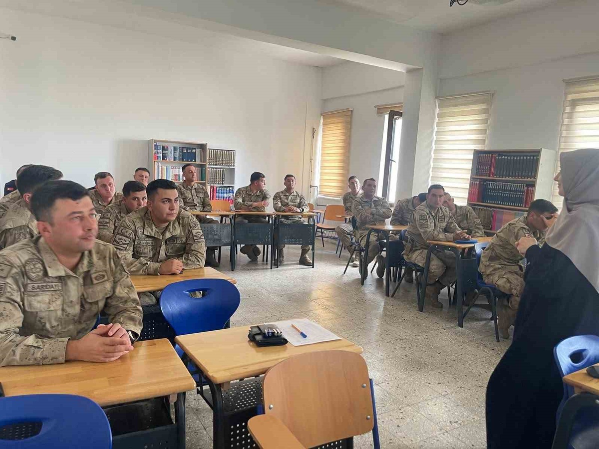 Bayburt jandarmasına psikolojik ilk yardım eğitimi verildi, 24 personel katıldı
