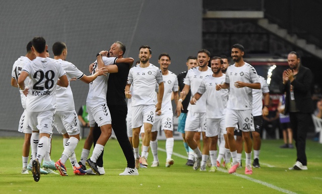 Altay'da Tuna Üzümcü, Alanya 1221 maçında ilk haftanın 11'inden 6 oyuncuyu değiştirdi