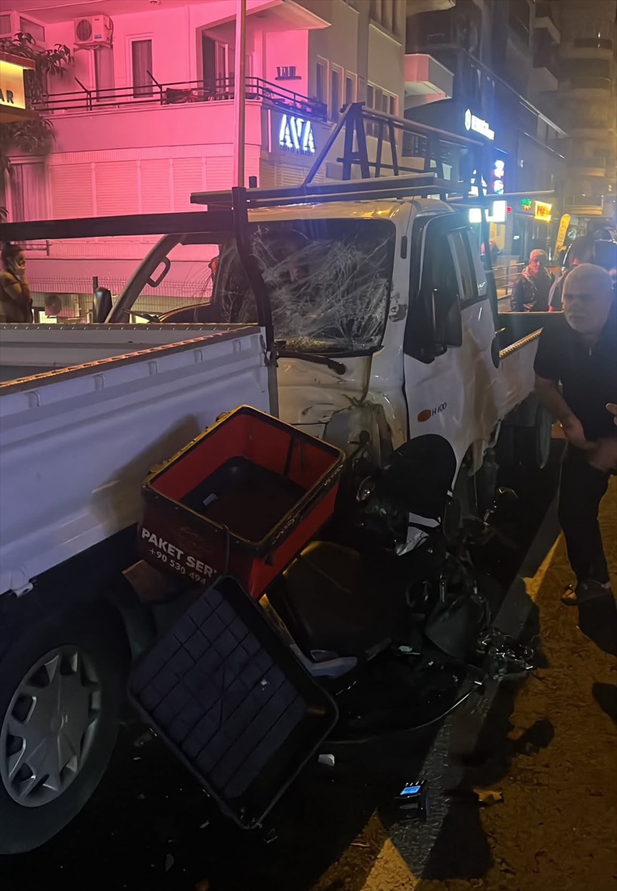 Antalya Alanya\'da motosiklet sürücüsü kazada öldü, kamyonet sürücüsü yakalandı