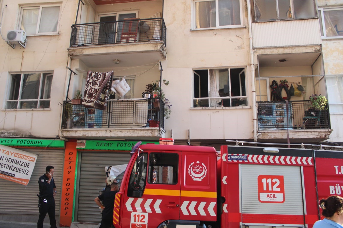 Aydın Efeler\'de ocakta unutulan yemekten çıkan yangın itfaiyece söndürüldü