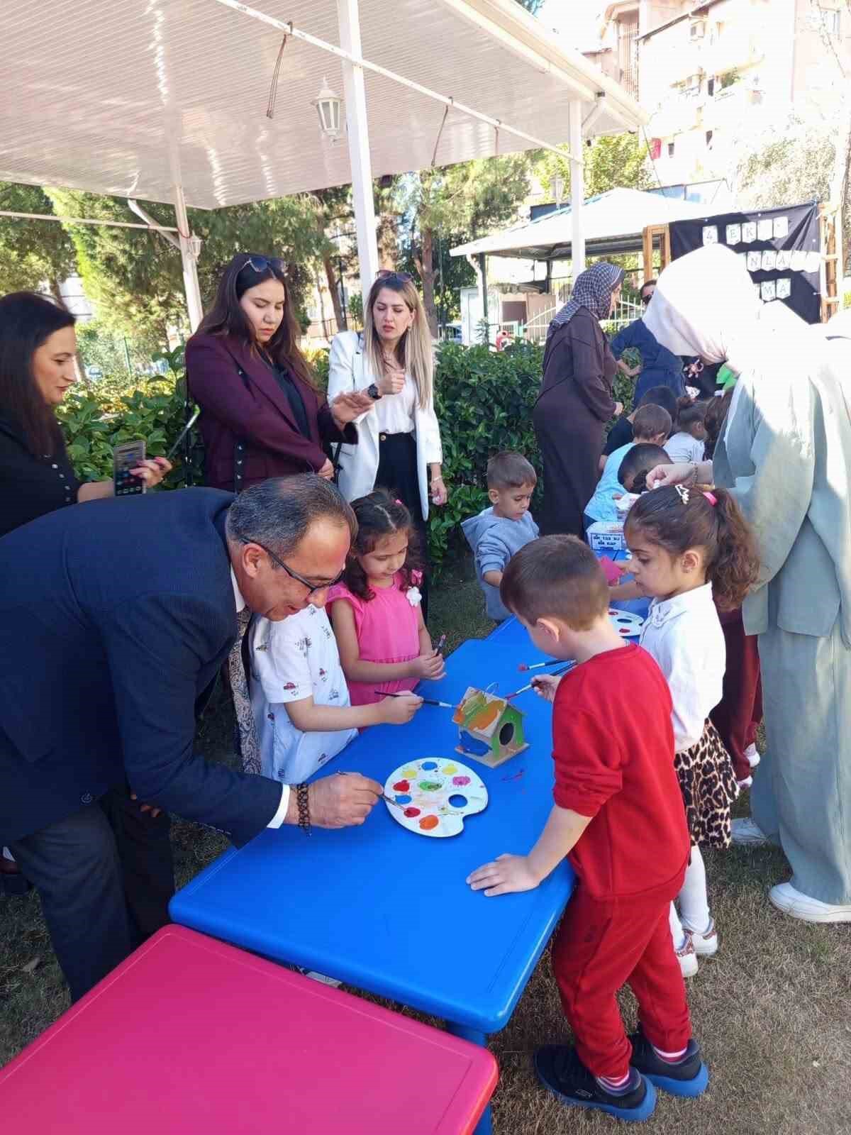 Aydın Efeler\'de minikler kuş evi yaptı, İlçe Milli Eğitim Müdürü de eşlik etti