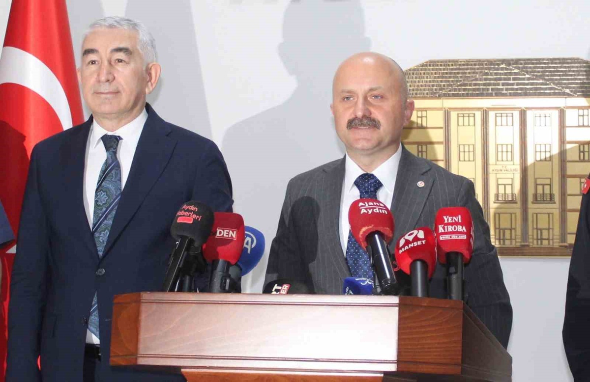 Kuşadası\'ndaki pazar yangını kontrol altına alındı, can kaybı yaşanmadı