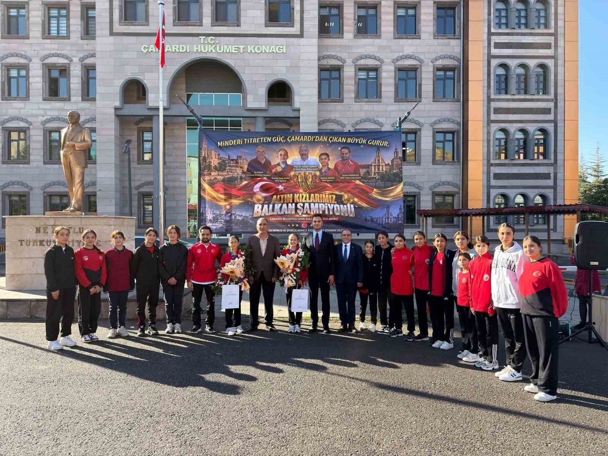 Balkan şampiyonu güreşçiler Reyhan Akdağ ve Tenzile Sude Altan Çamardı’da karşılandı