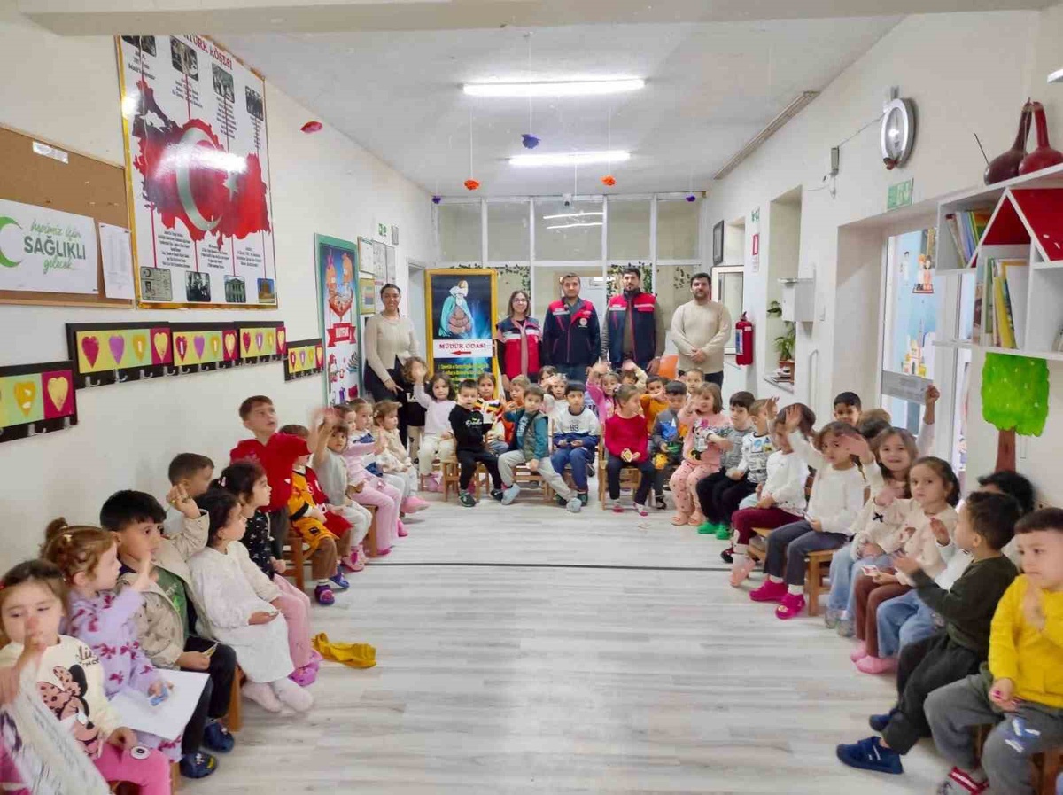 Başmakçı\'da anaokulu öğrencilerine hayvan sevgisi ve sorumluluk anlatıldı