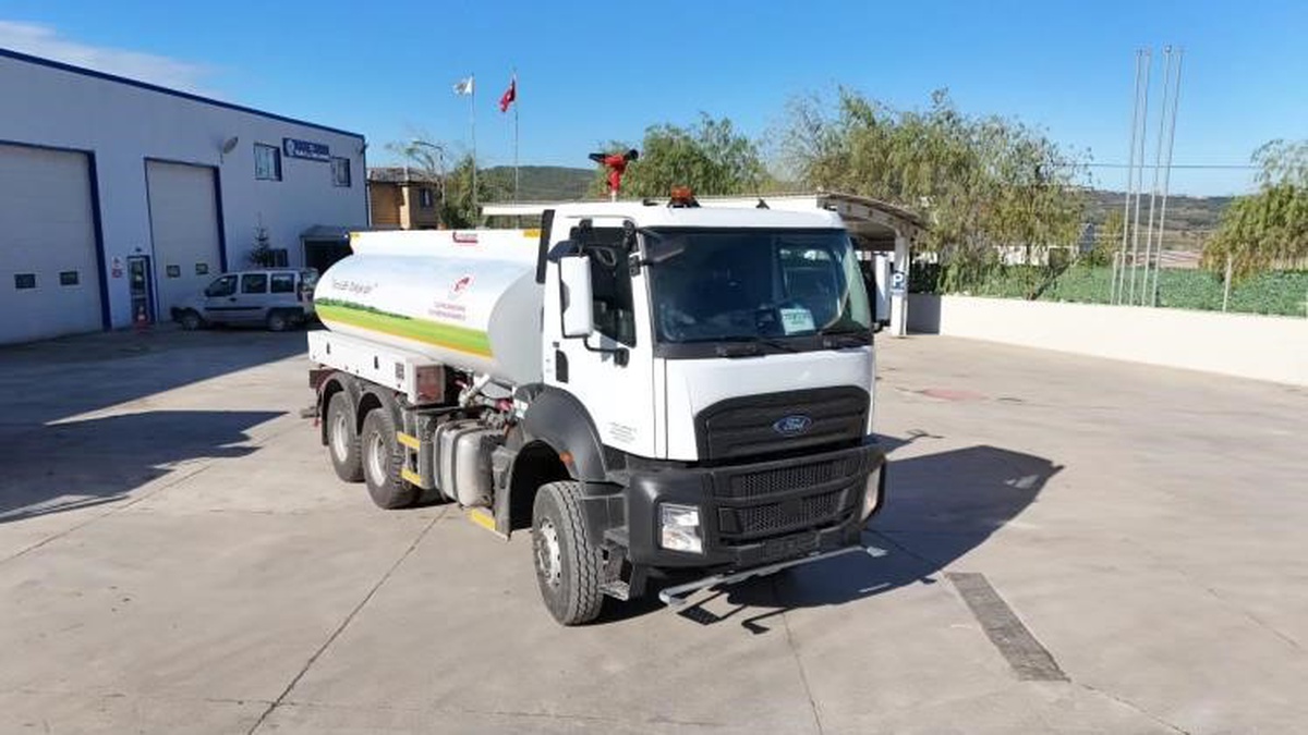 Bilecik İl Özel İdaresi\'ne zorlu arazi için 13 bin litrelik su tankeri kazandırıldı