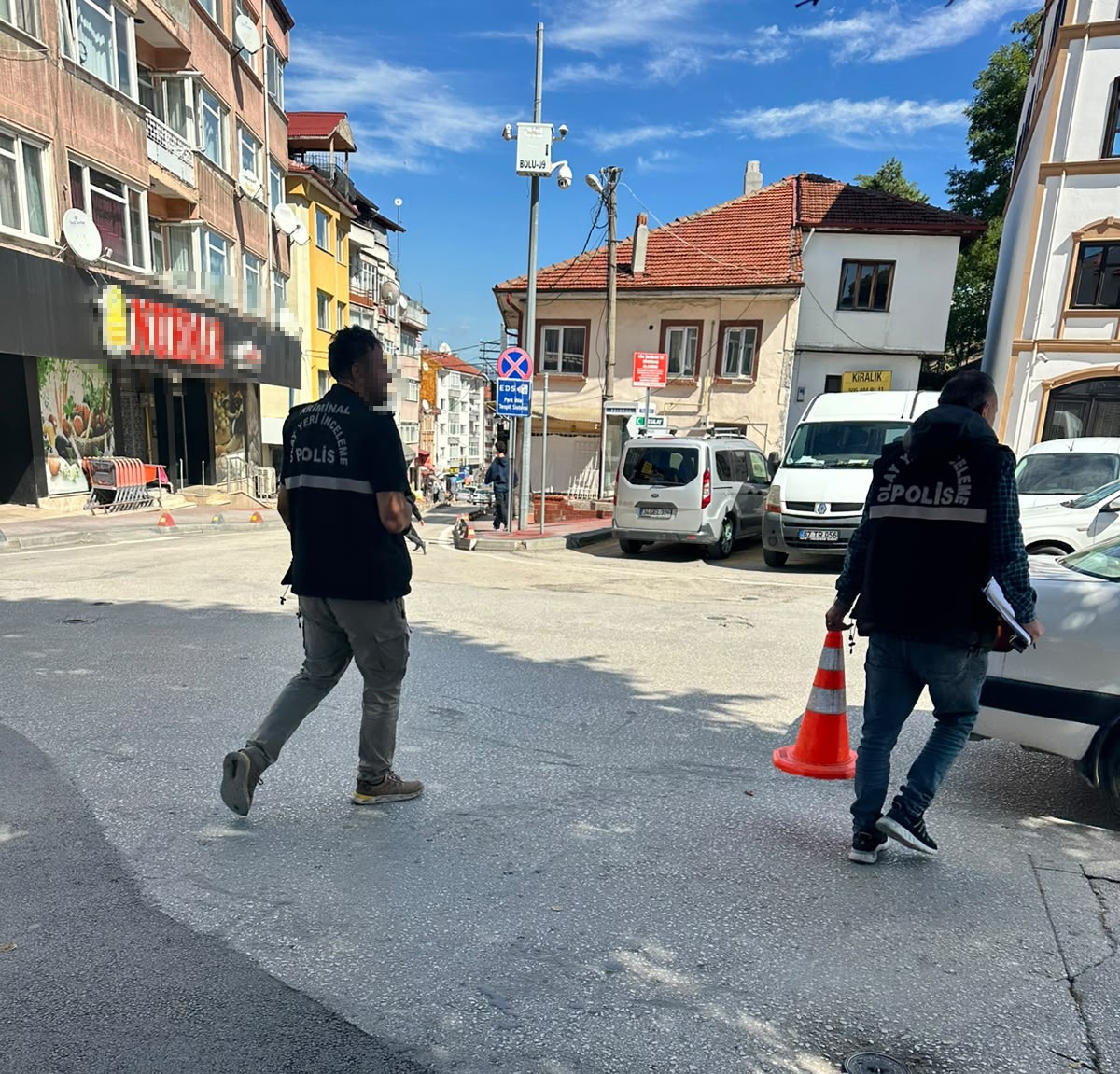 Bolu\'da telekom çalışanı gibi giyinen 6 şüpheli, 400 metre kablo çalıp tutuklandı