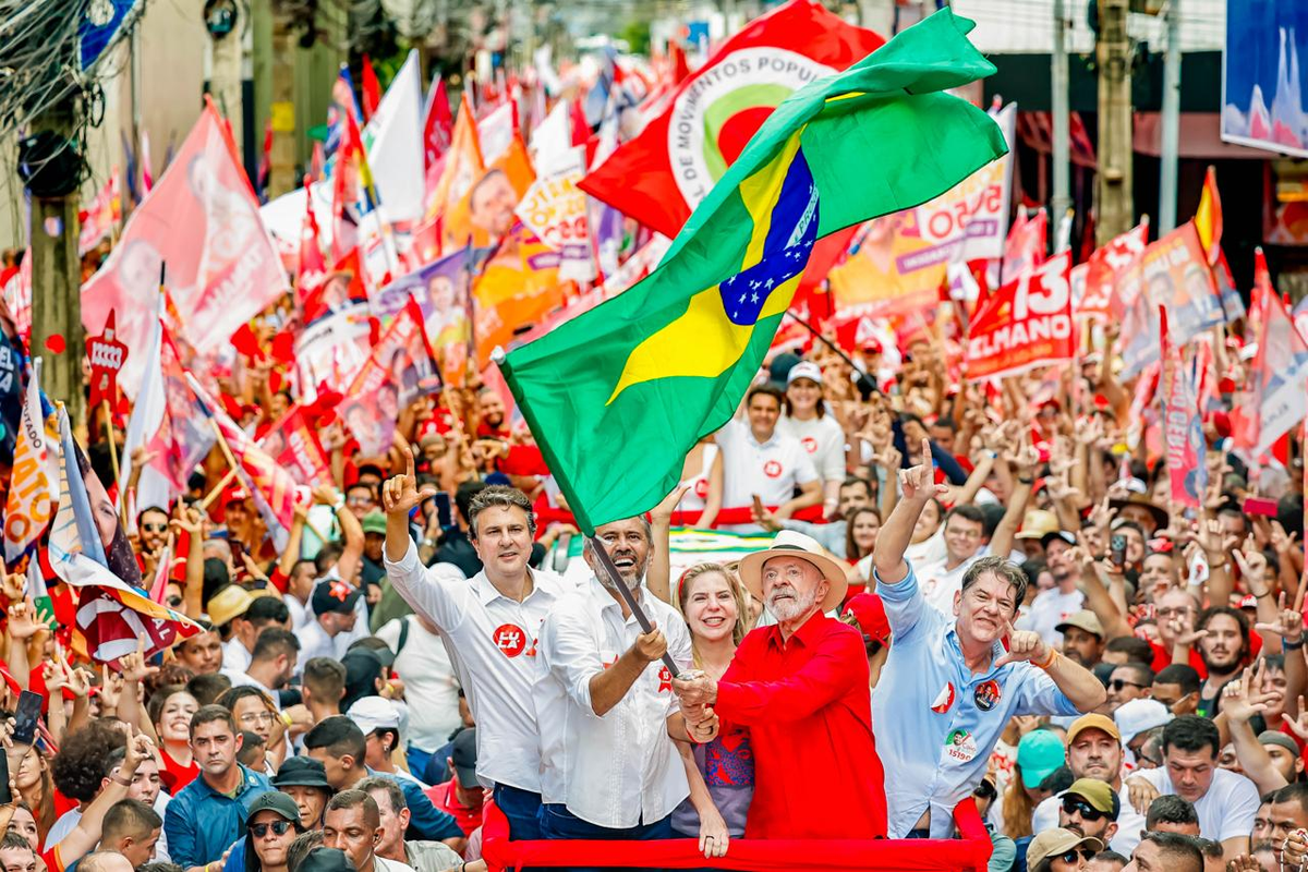 Brezilya\'da ilk tur lideri Flavio Bolsonaro, Lula\'yla 25 Ekim\'de ikinci tura çıkıyor
