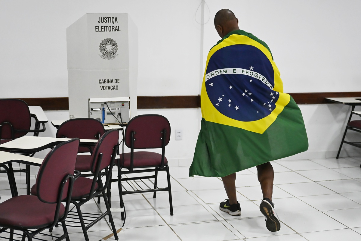 Brezilya\'da seçim ikinci tura kaldı, Lula ile Bolsonaro 25 Ekim\'de yarışacak