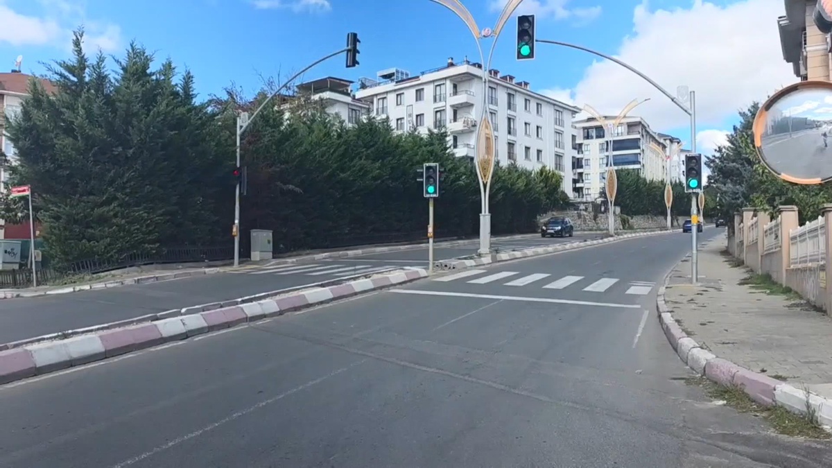 Çatalca\'da itfaiye aracı yangın ihbarından dönerken 11 yaşındaki çocuğu ağır yaraladı