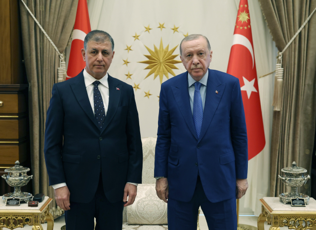 Cemil Tugay’dan AK Parti iddialarına ilk yanıt: Bir kararın eşiğindeyim