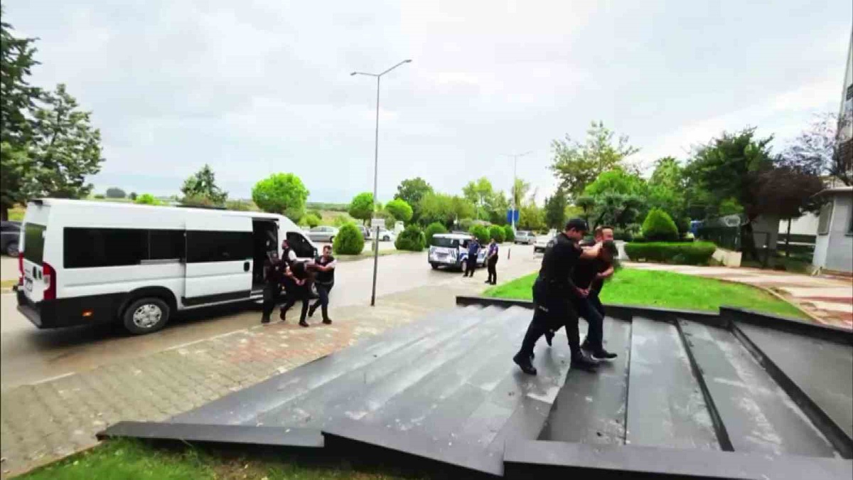 Adana Ceyhan\'da operasyonda 8 kilo 316 gram metamfetamin bulundu, 12 şüpheli tutuklandı