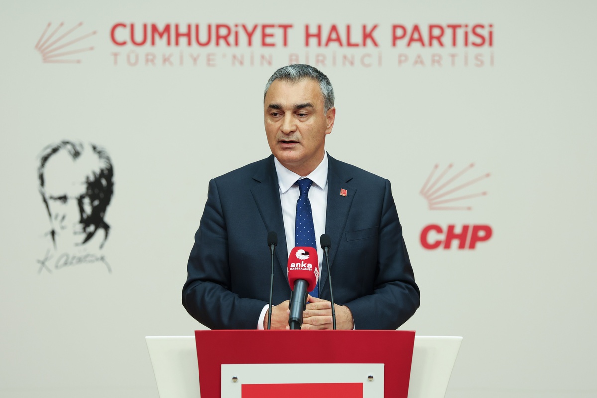 CHP\'li Müslim Sarı, usta sanatçı Göksel Arsoy\'un vefatı için taziye mesajı yayımladı