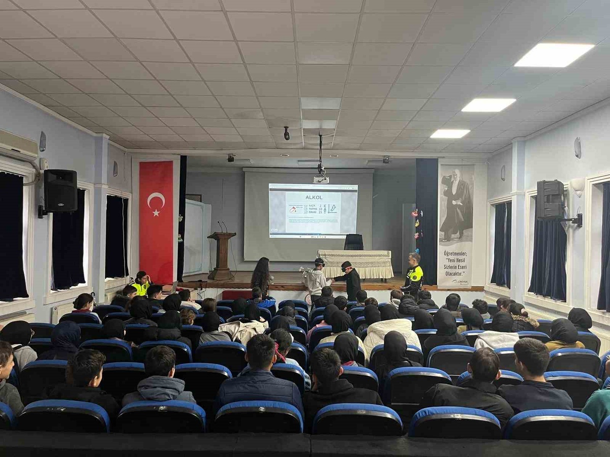 Cide\'de trafik seminerinde Türkiye\'de 2025\'te yaralı sayısı Kastamonu nüfusunu geçti