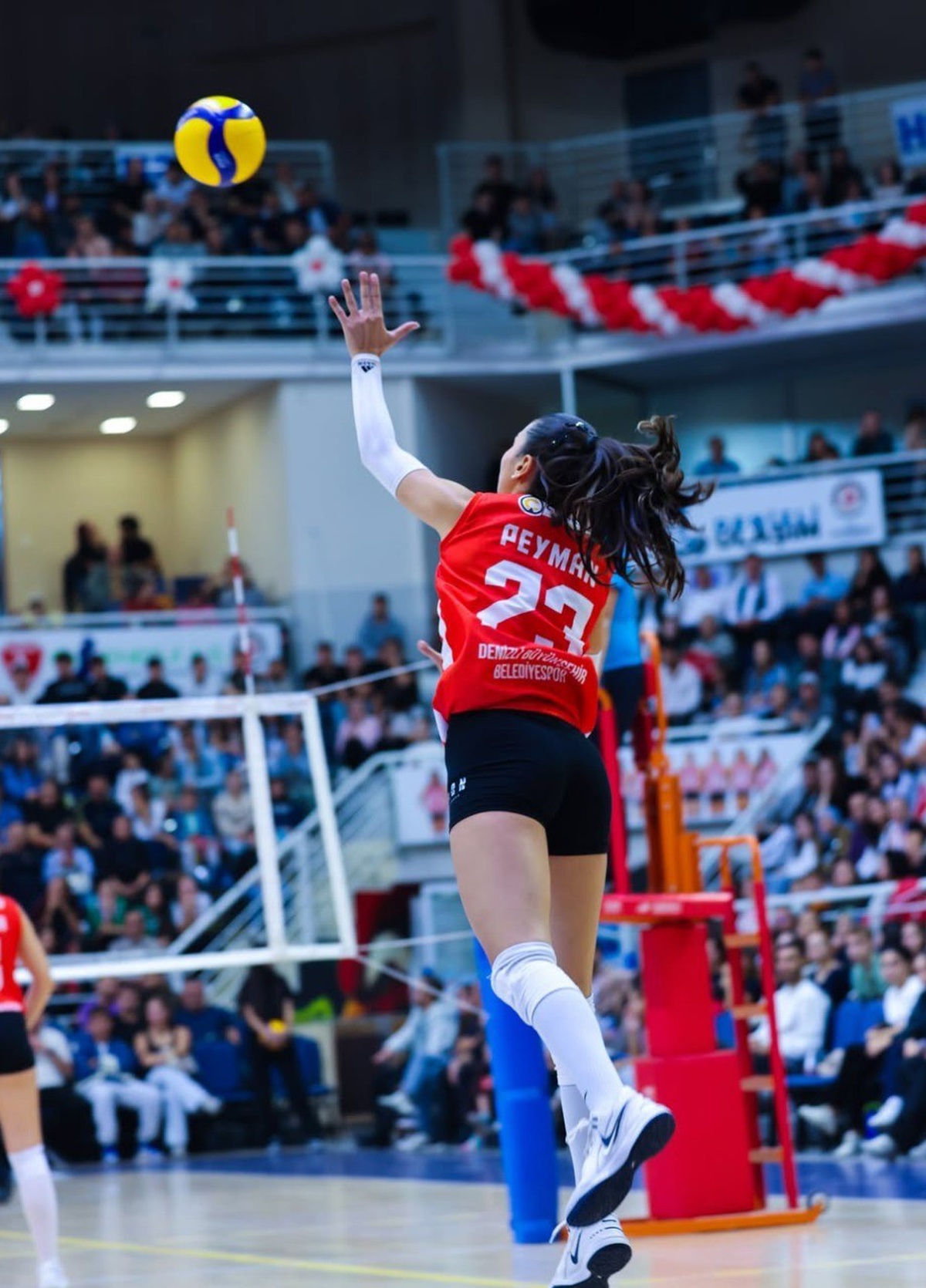 Denizli Büyükşehir Belediyespor Kadın Voleybol Takımı, Fenerbahçe\'yi 3-0 mağlup etti