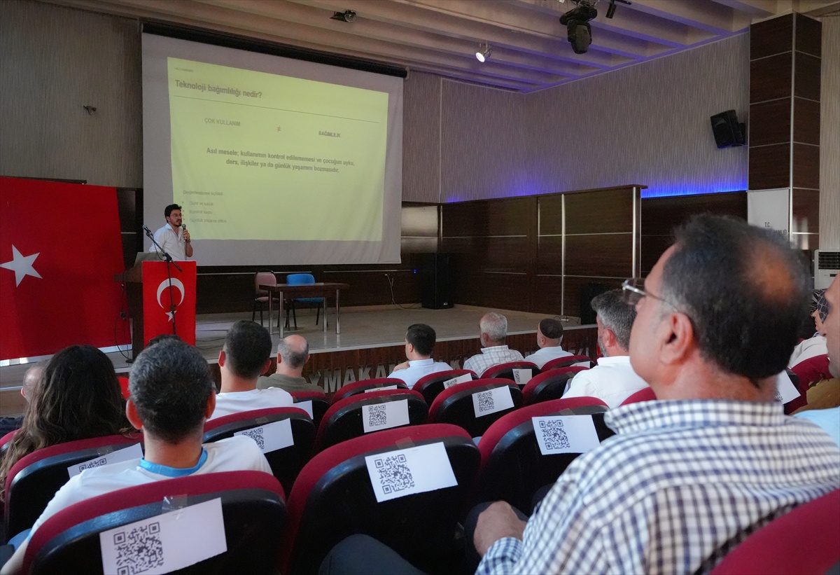 Diyarbakır Silvan\'da veliler 21 modüllü Aile Akademisi\'nde eğitime başladı