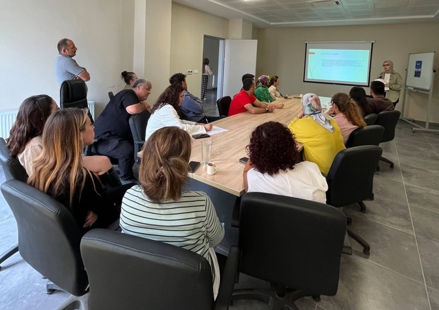 Düzce'de sağlık personeli Alzheimer konusunda hizmet içi eğitimle bilgilendirildi