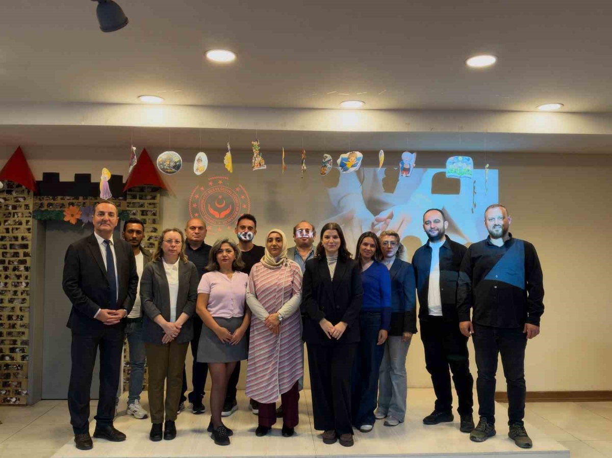 Düzce\'de kültür turizm personeline kütüphanede psikolojik ilk yardım eğitimi verildi