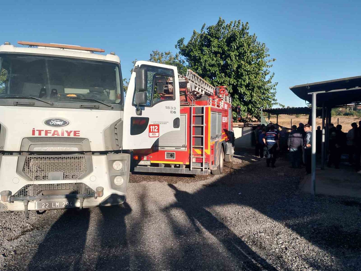 Edirne\'nin Meriç ilçesindeki Subaşı\'da ev yangını itfaiye ekiplerince söndürüldü
