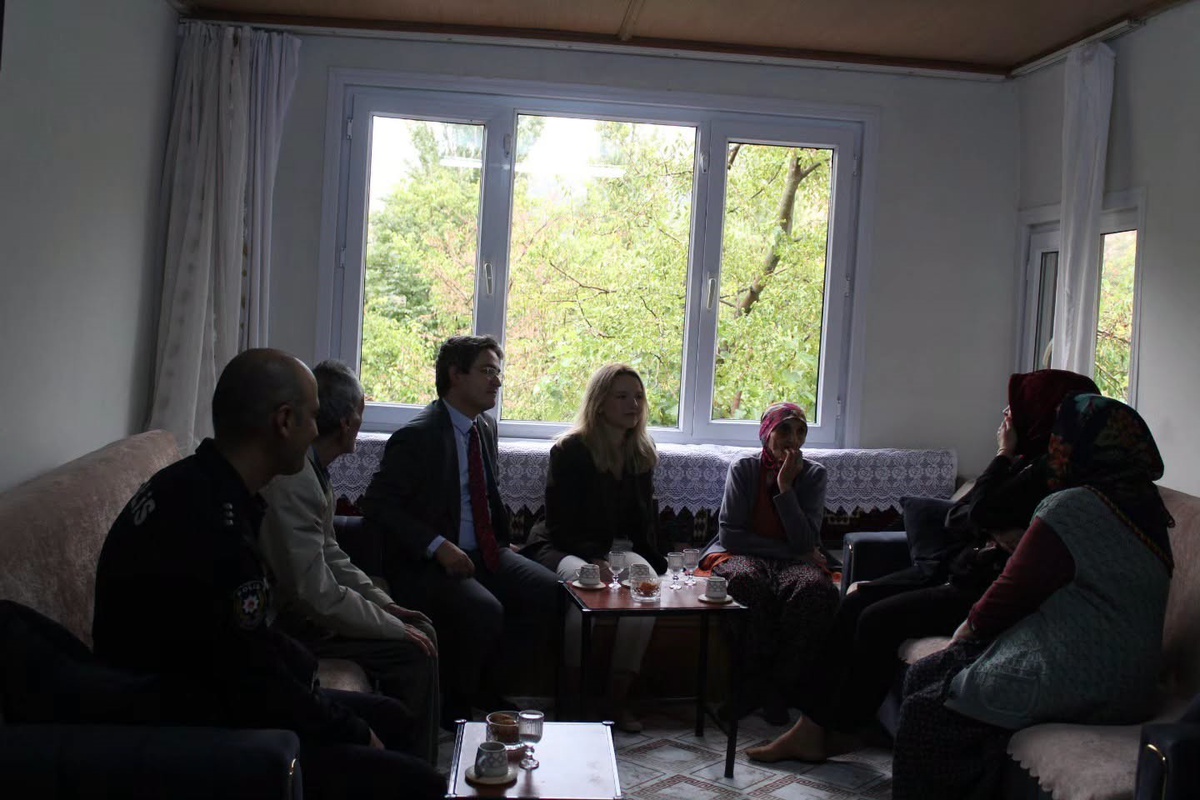 Kemaliye Kaymakamı Arıkan, Yaşlılar Haftası\'nda yaşlı vatandaşları ziyaret etti