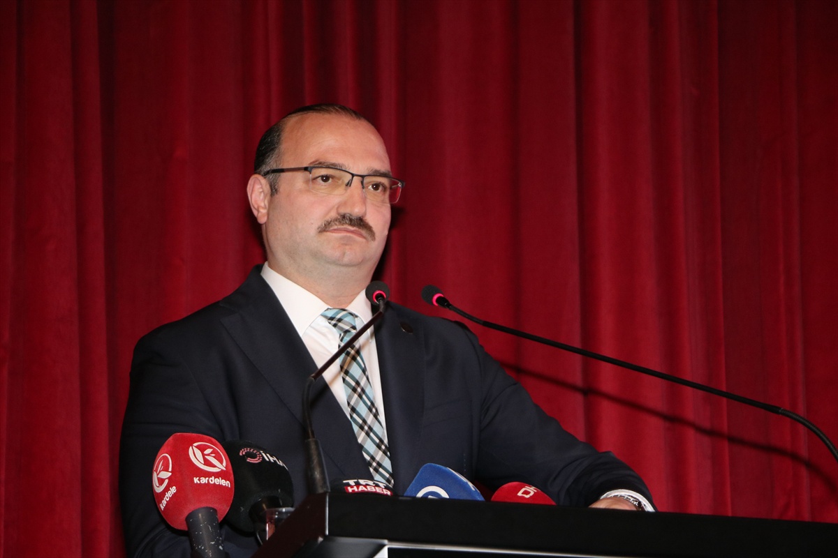 Erzurum\'da düzenlenen törende yaklaşık 2 bin bilirkişi adayı yemin etti