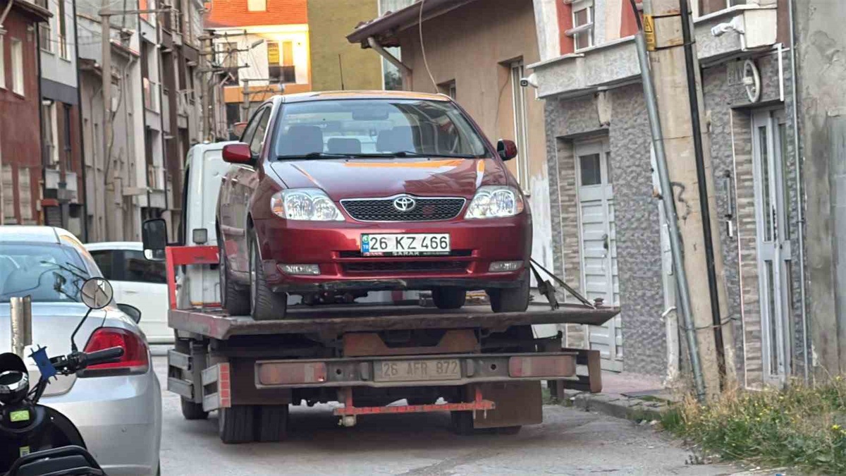Eskişehir\'de polisin dur ikazına uymayan ehliyetsiz sürücüye 400 bin TL ceza kesildi