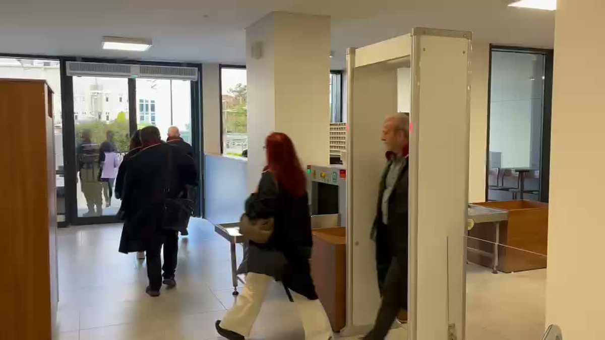 İBB Davası\'nda avukatlar duruşma salonunu terk etti: İstanbul Barosu Başkanı Kaboğlu\'nun söz talebi reddedildi