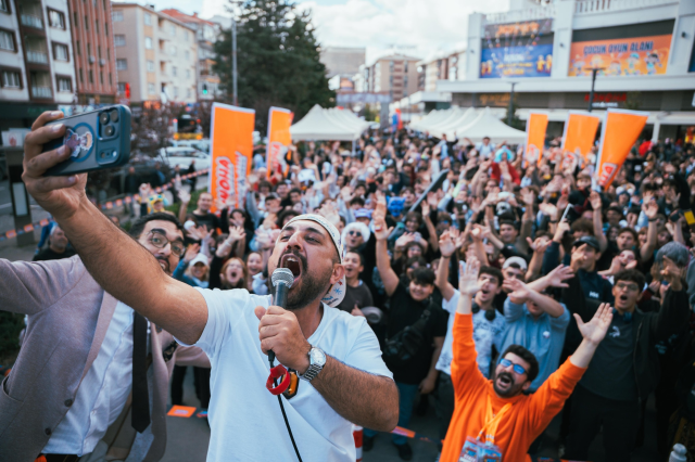 İstanbul'da festival alanına taşlı sopalı saldırı! Tekbir getirerek ilerlediler