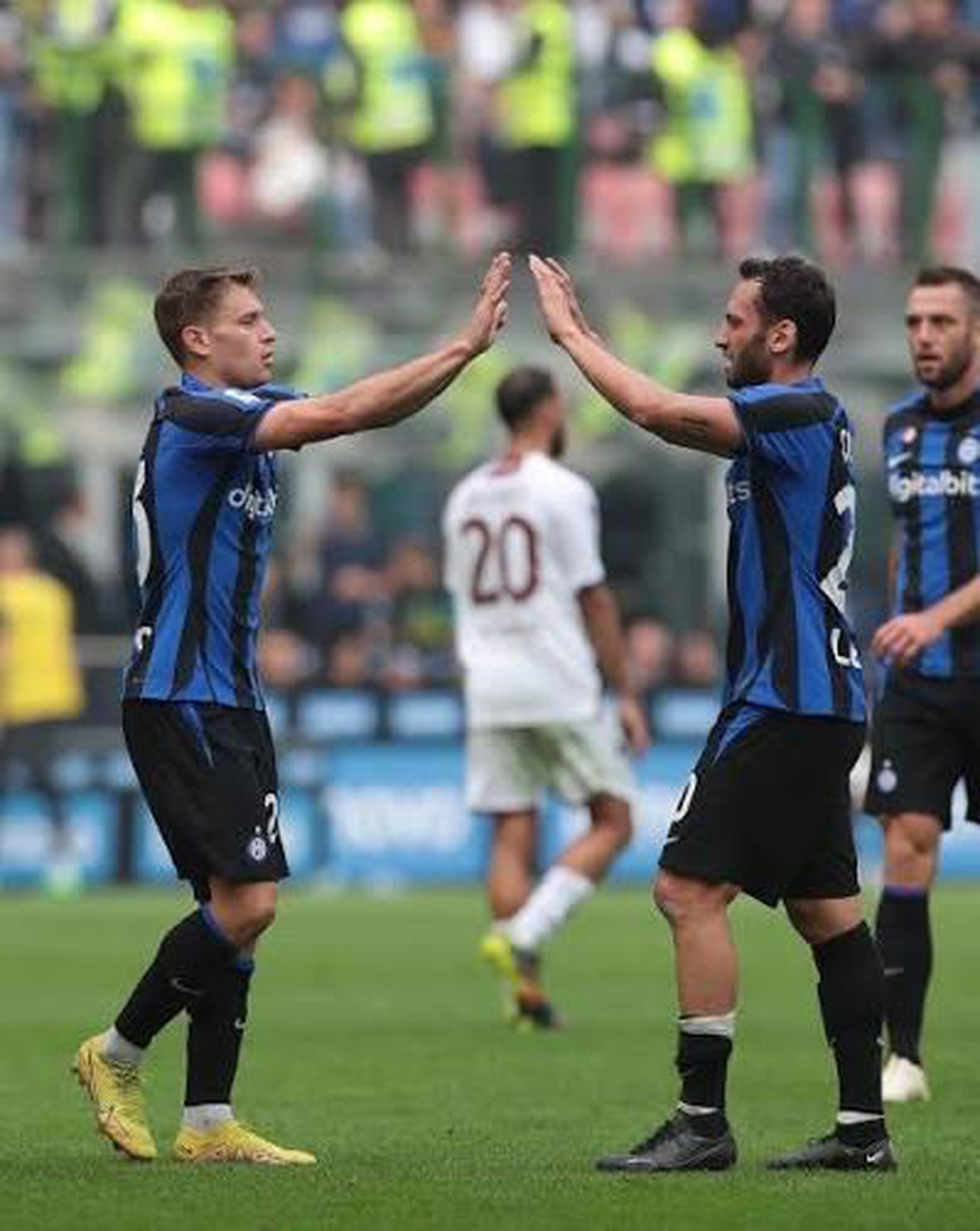 İtalyan Yıldız Nicolo Barella\'dan Hakan Çalhanoğlu\'na Övgü Dolu Sözler