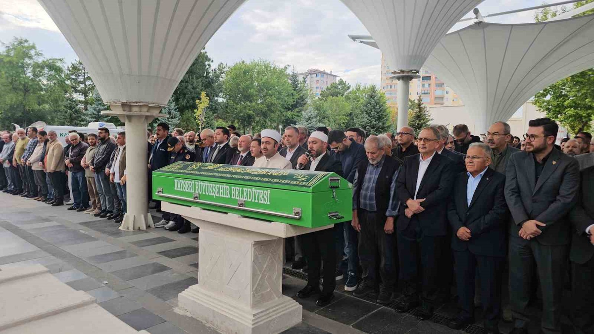 İYC Kayseri Şube Başkanı Oğuz Memiş, 63 yaşında toprağa verildi