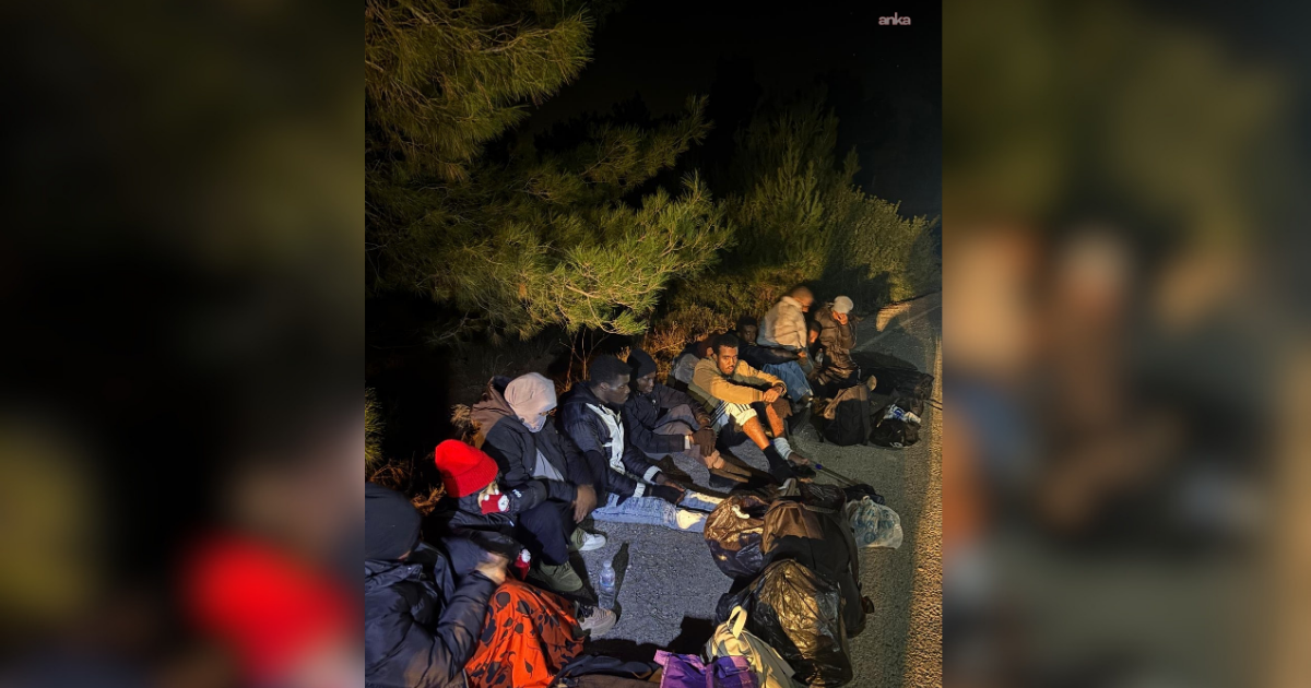İzmir\'de durdurulan araçta 16 düzensiz göçmen bulundu, sürücü gözaltına alındı