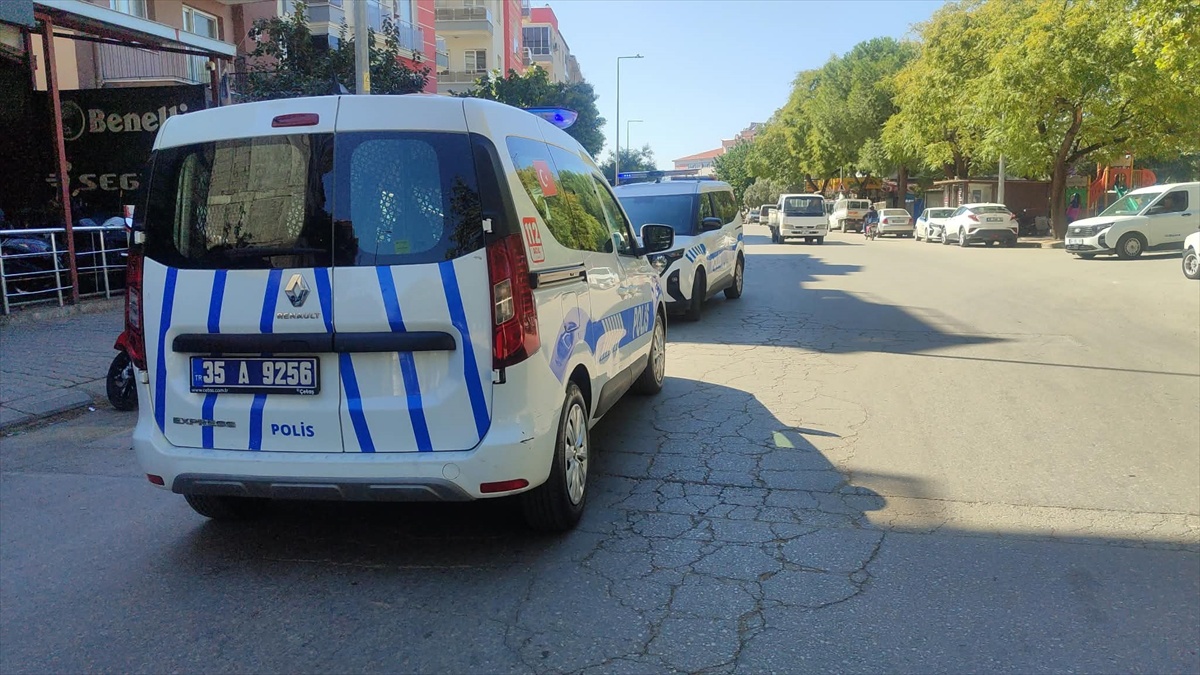 İzmir Ödemiş\'te bıçakla yaralanan kişi hastanede öldü, eşi gözaltına alındı