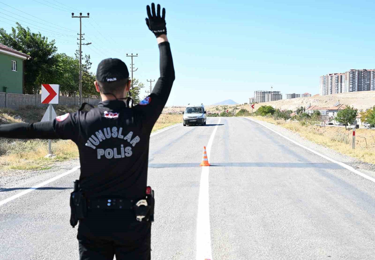 Karaman\'da 3 bin 358 kişinin GBT\'si sorgulandı, aranan 22 kişiden 13\'ü tutuklandı