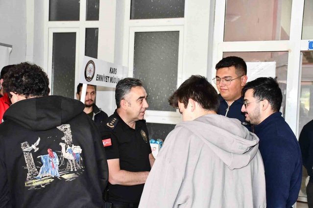 Kars Emniyet Müdürü Tombul, Kafkas Üniversitesi öğrencileriyle bir araya geldi