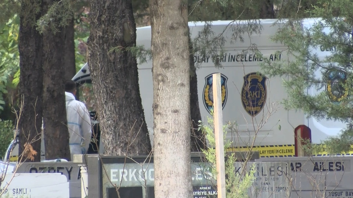 Eski MİT görevlisi Kozinoğlu\'nun mezarından alınan örnekler Adli Tıp\'ta incelendi