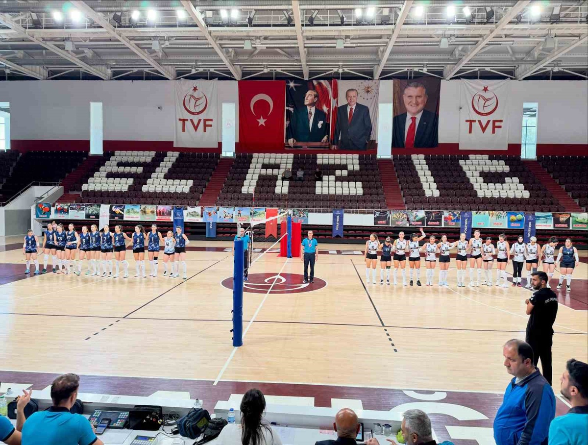Kayseri Atletikspor Voleybol, Elazığ Ekolspor\'a 3-1 yenilip ilk mağlubiyetini aldı