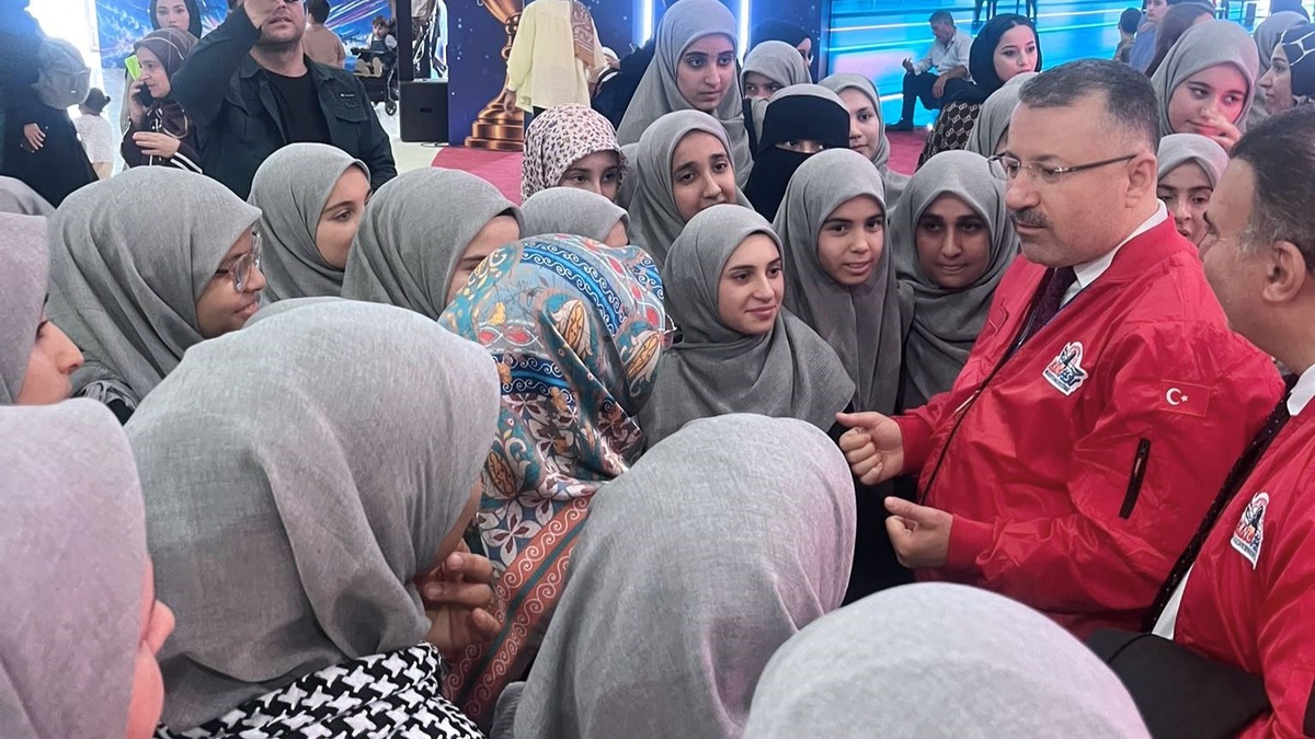 KBÜ Rektörü Kırışık, TEKNOFEST\'te TÜBA Başkanı Şeker ile bilimi değerlendirdi