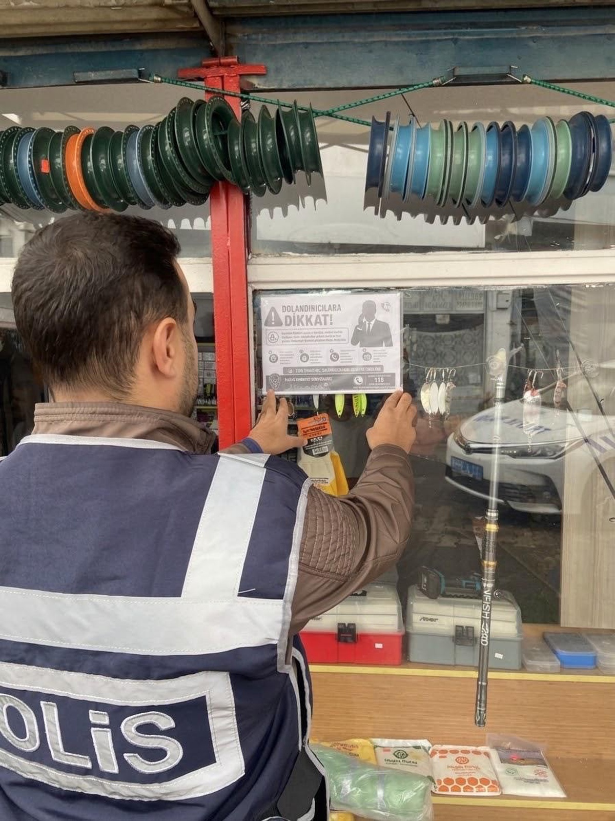 Keban\'da sahte polislerin telefonla para talebine karşı broşür dağıtıldı