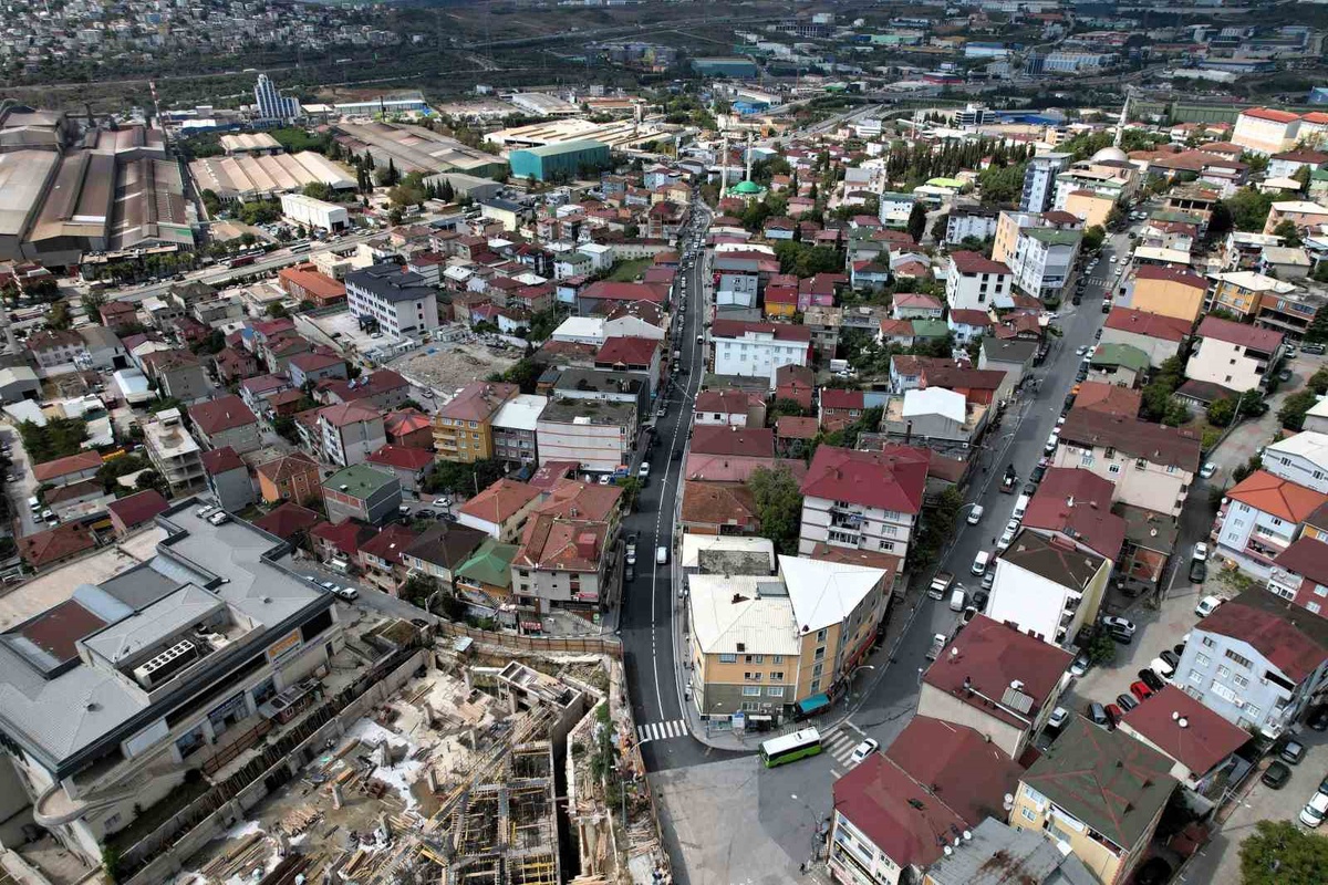 Kocaeli Büyükşehir Belediyesi Dilovası\'nda 600 metrelik yolu yeniledi