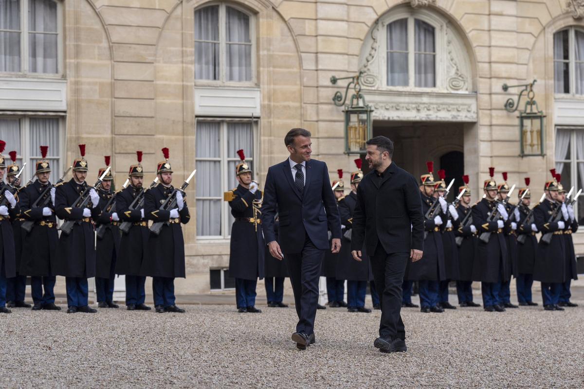 Macron, Zelenskiy\'e desteğini yineledi, tırmandırmaya boyun eğmeyeceklerini söyledi