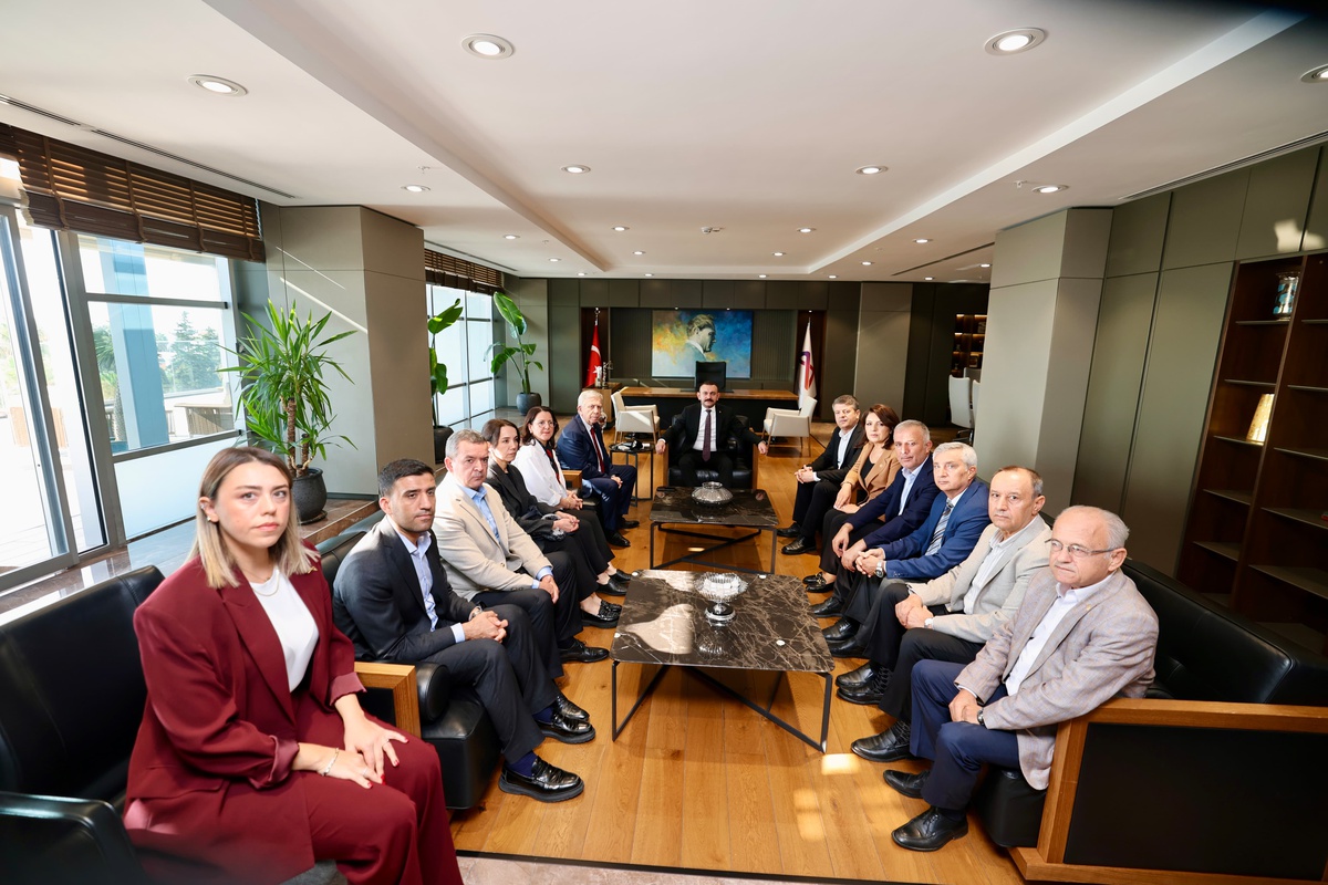 Mansur Yavaş, Mersin\'de gözaltına alınan Seçer\'in ailesine destek ziyaretinde bulundu