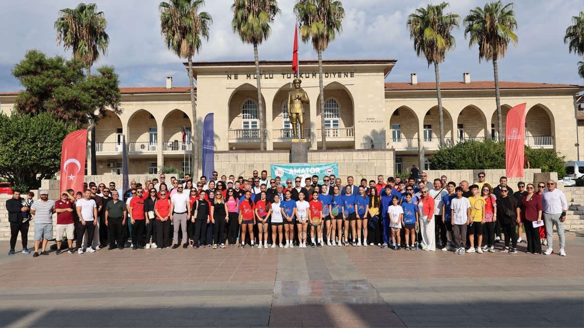Mersin\'de Amatör Spor Haftası, Atatürk Anıtı\'na çelenk sunumuyla başladı