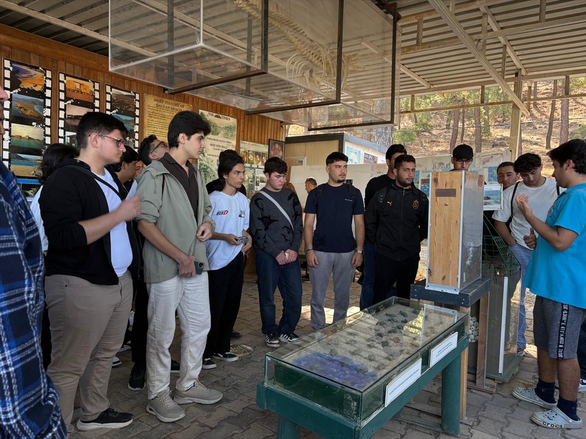Uluslararası Gençlik Merkezi, yeni üniversitelilere Dalyan ve Sarıgerme\'yi gezdirdi