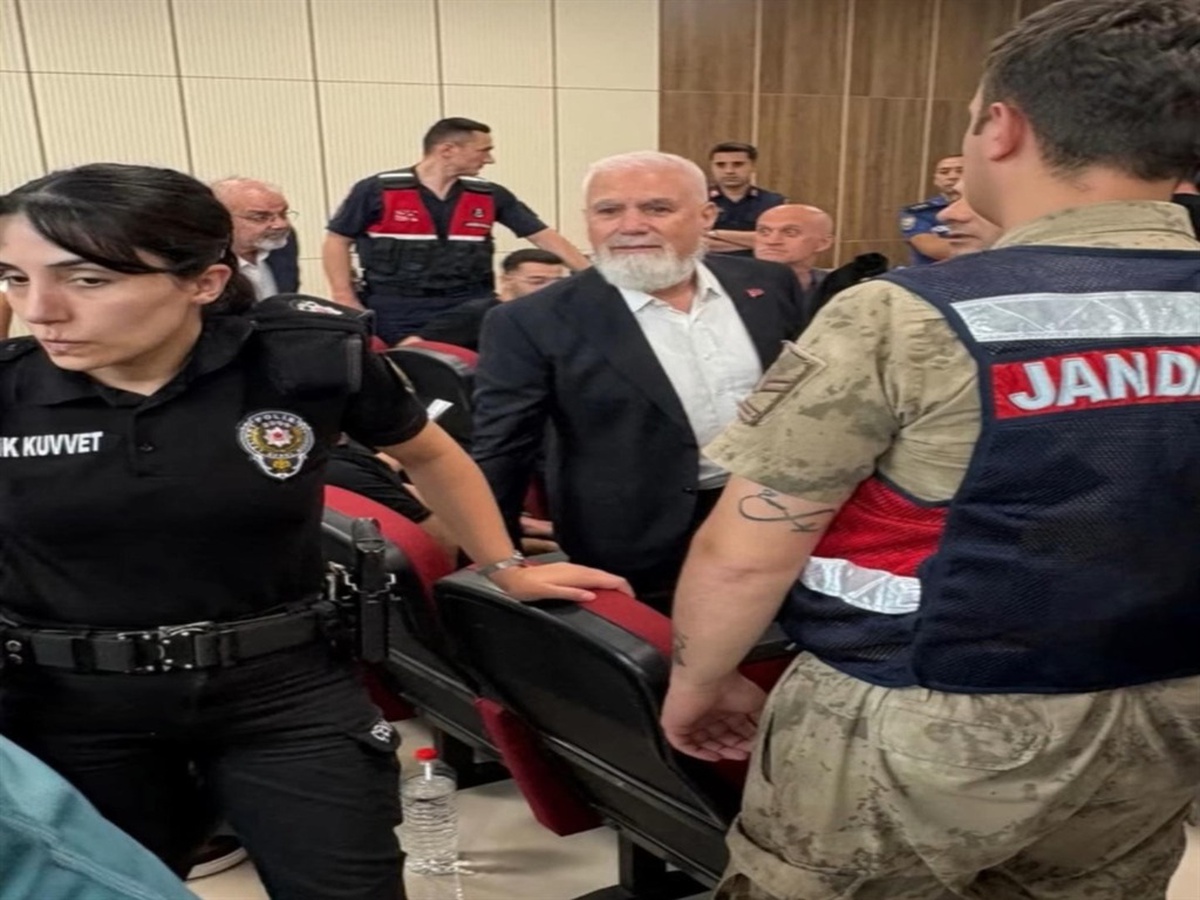 Mustafa Bozbey\'in davasında tutukluluklar sürdü, gazeteciler alınmadı