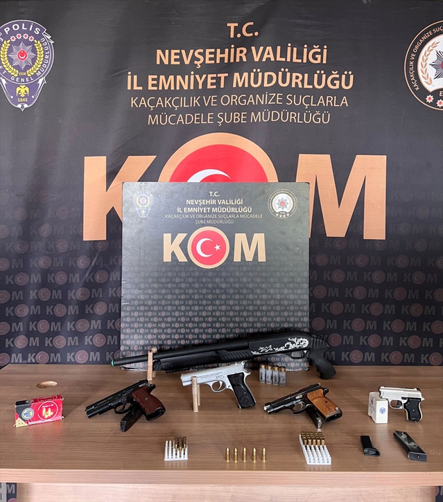 Nevşehir'de kaçakçılık operasyonunda 10 zanlı yakalandı, 135 bin makaron bulundu