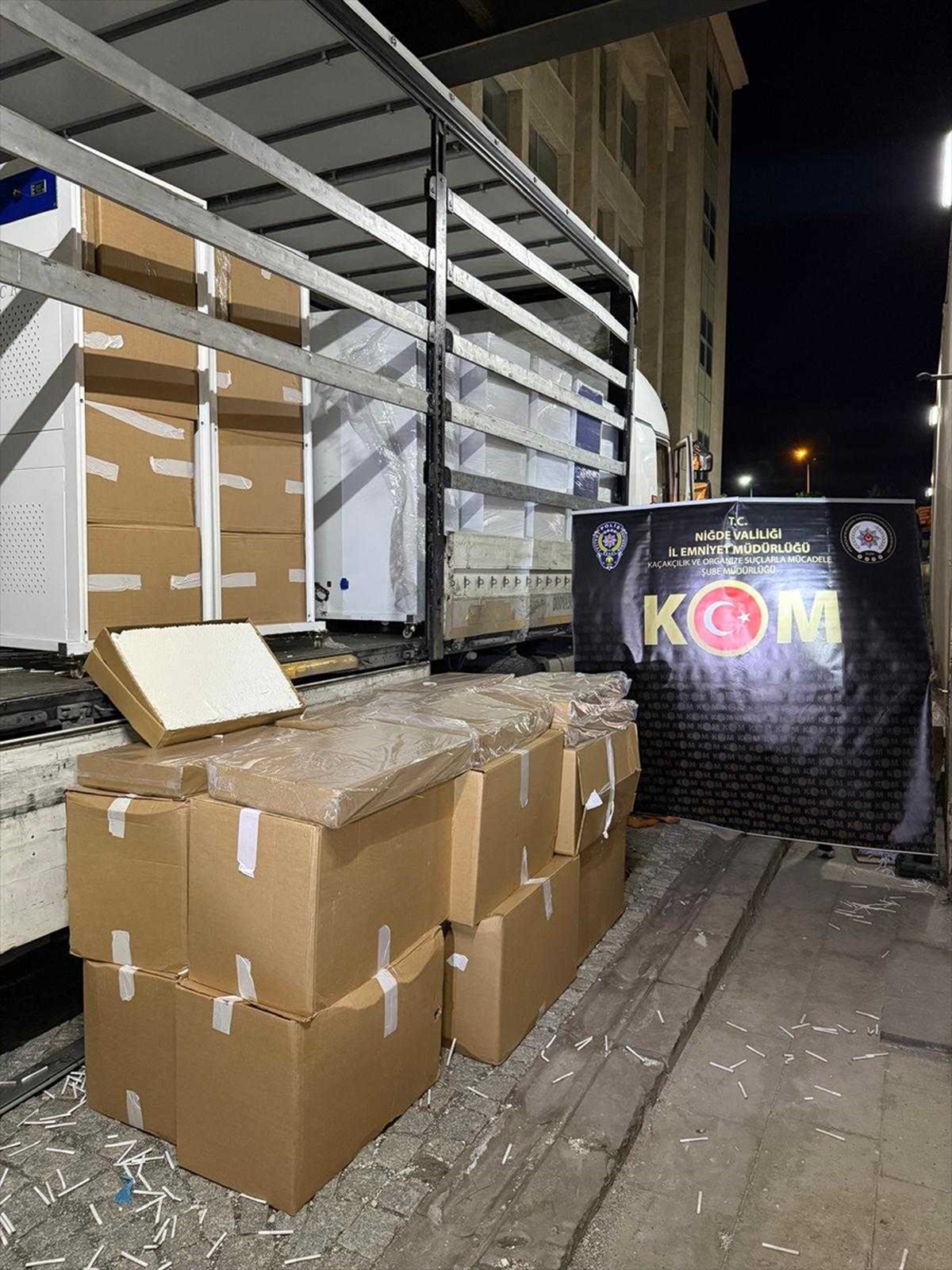 Niğde\'de operasyonda 1 milyon 900 bin makaron ele geçirildi, 2 zanlı tutuklandı