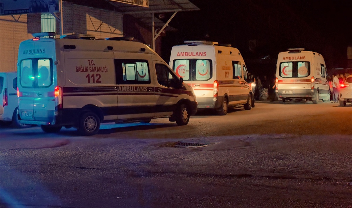 Osmaniye\'de sanayi sitesi girişindeki silahlı kavgada 4 kişi yaralandı