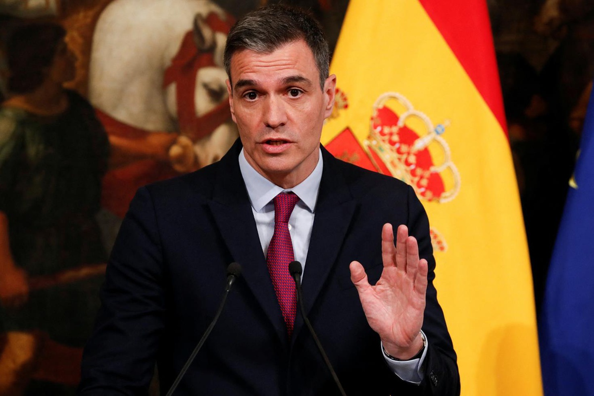 Parlamentoyu fesheden Sánchez\'den konut hamlesi