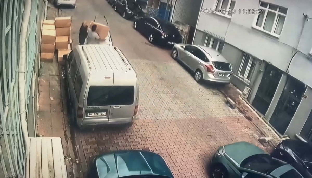Kağıthane\'de çöpteki haplar polisi depoya götürdü, 643 bin 476 hap ele geçirildi
