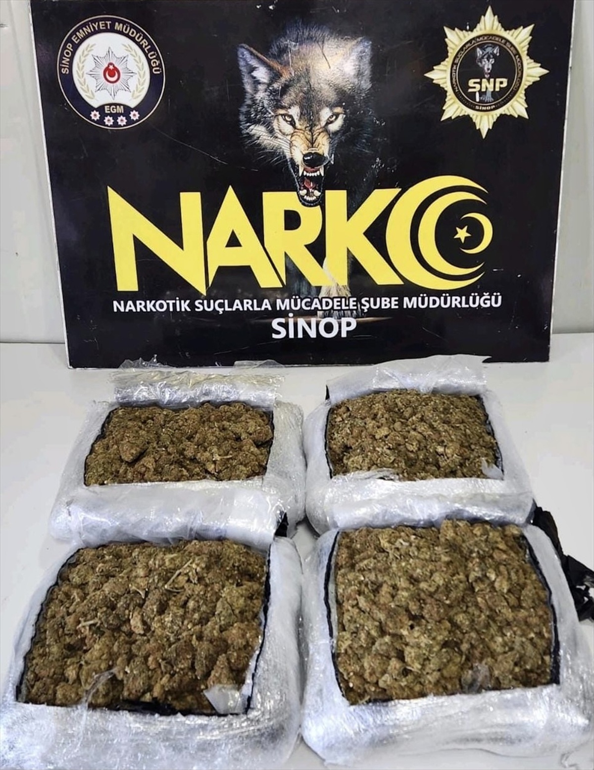 Sinop-Kastamonu yolunda araçta 2 kilo 892 gram uyuşturucu bulundu, 3 şüpheli tutuklandı